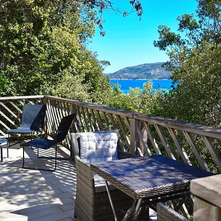 Casa Pozzu, 3 Bedrooms, Private Beach, 別荘